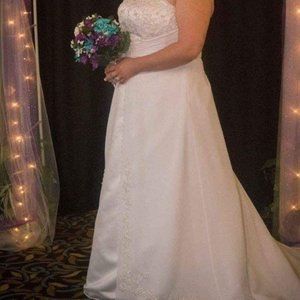 Size 20w wedding dress comes with corset bra and shoes